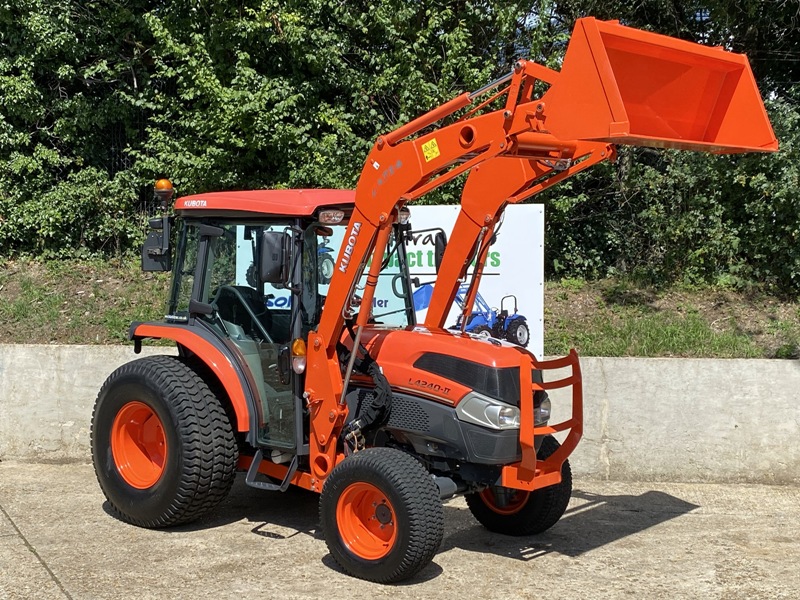 Kubota L4220 II Compact Tractor with Loader & Bucket Blacktrac
