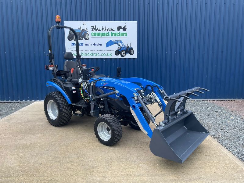 Front view of Solis 26S (Shuttle) 4WD Compact Tractor with Loader & Hydraulic Grab Bucket