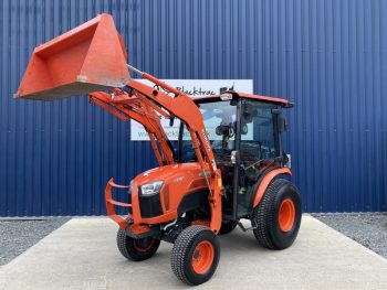 Front view of Kubota B3150 HST Compact Tractor with Loader & Bucket