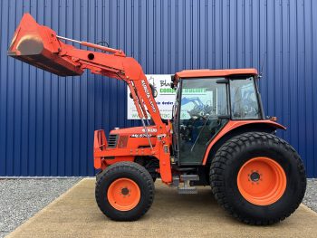 Kubota ME5700 4WD Tractor with Loader & Bucket