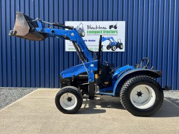 New Holland TCE40 4WD Compact Tractor with Front Loader & Bucket