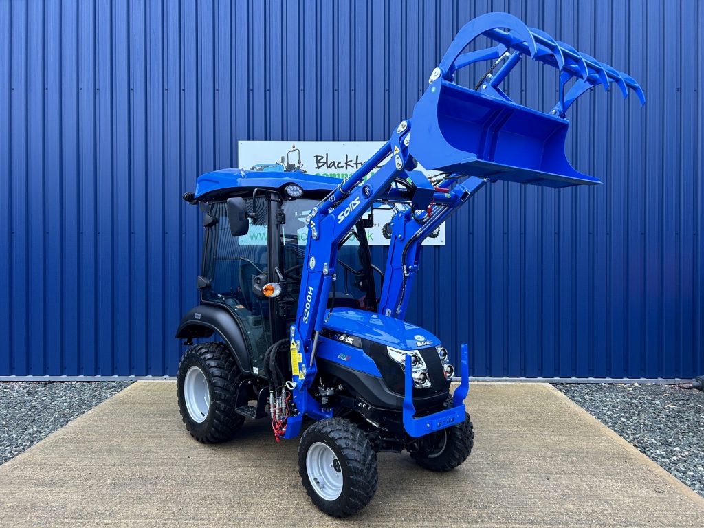 Solis 26HST Cab with hydraulic grab bucket