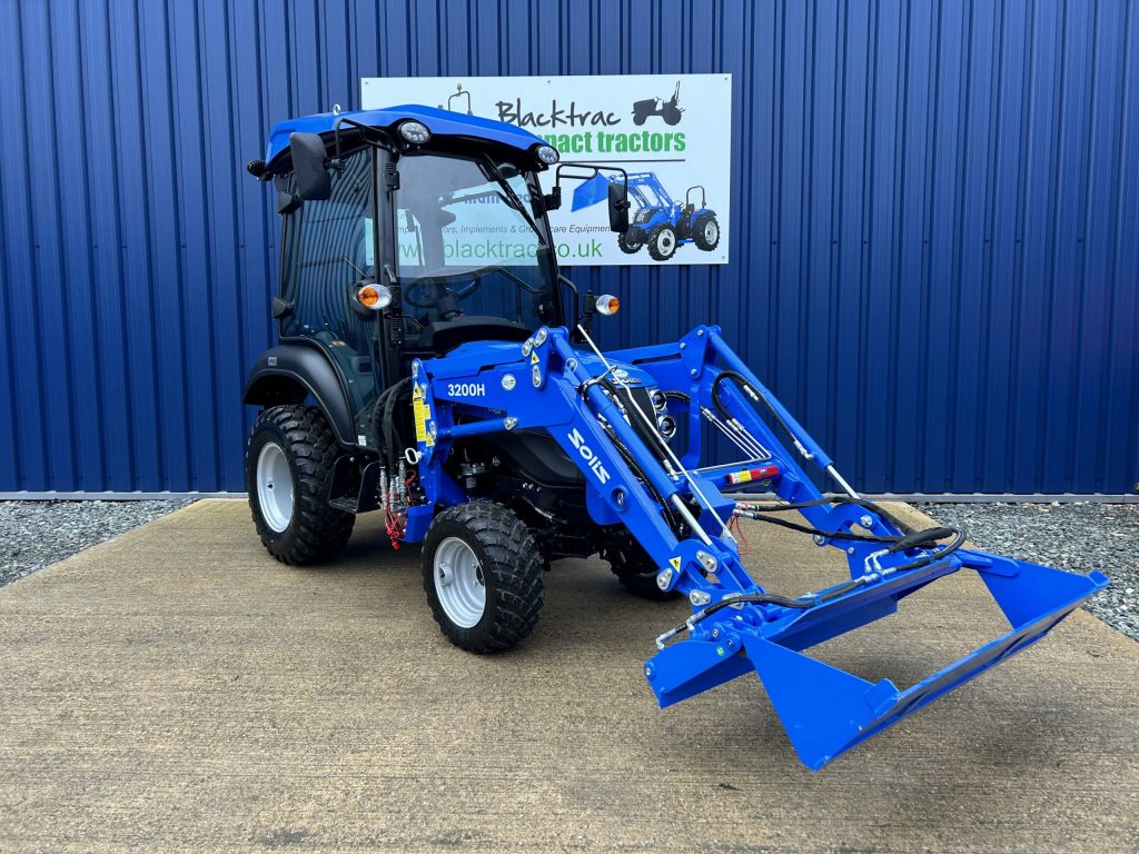 Solis 26HST Cab Loader and 4:1 bucket
